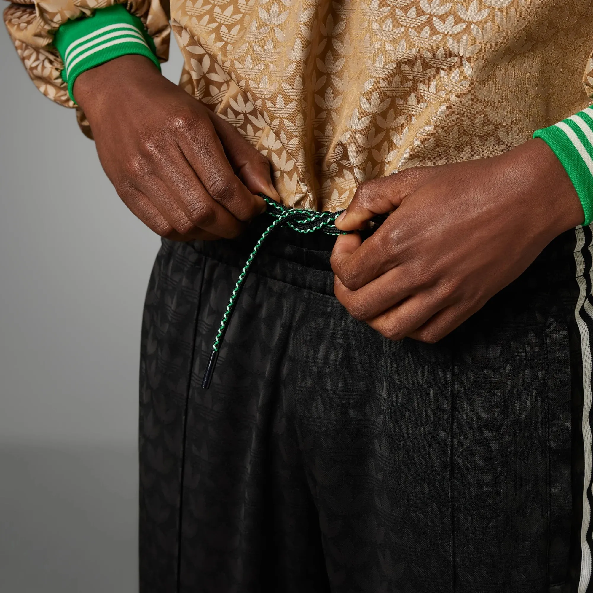 Adidas Originals | ADICOLOR 70S MONOGRAM TRACK PANTS  { BLACK