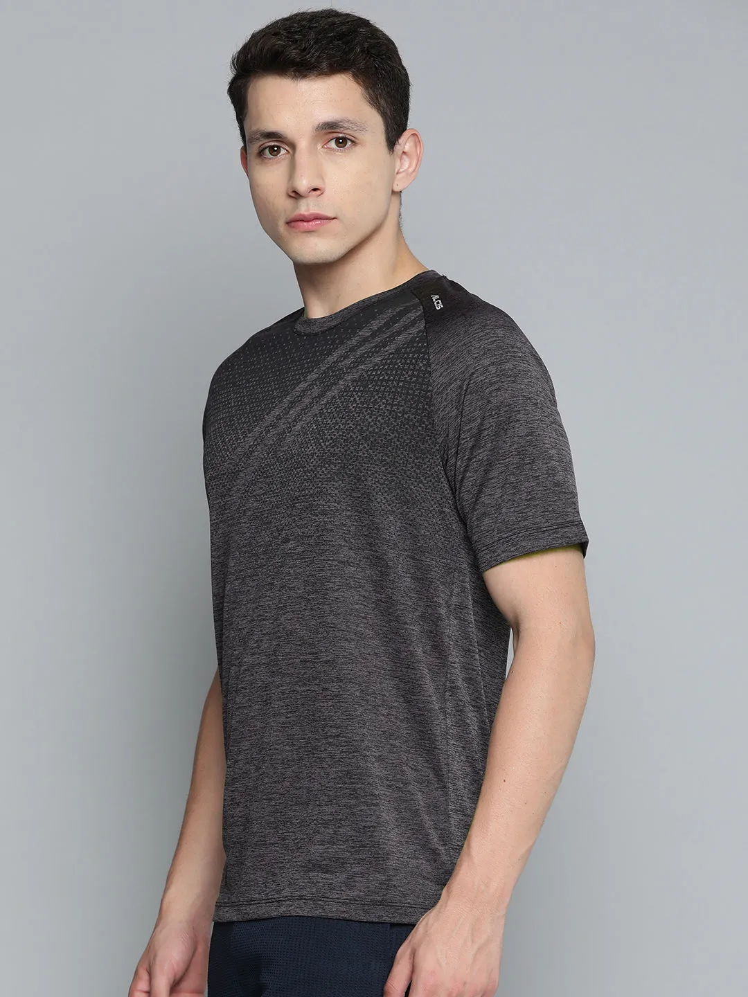 Alcis Men Black Slim Fit T-shirt